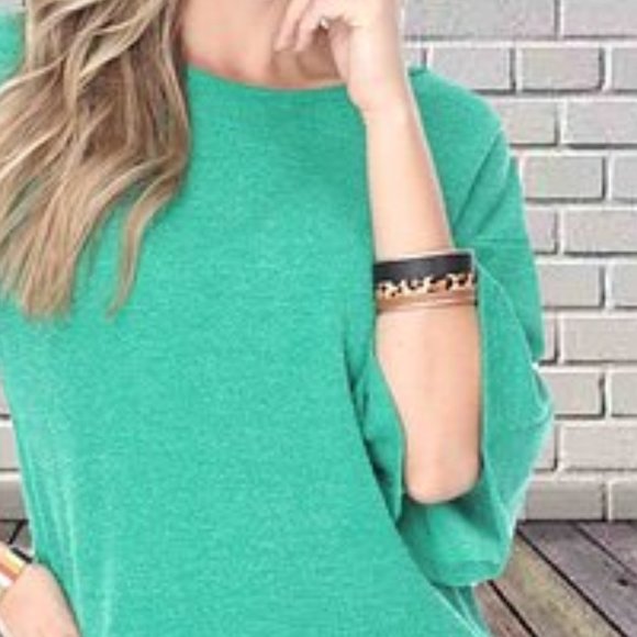 Vibrant Green Top - Picture 2 of 4